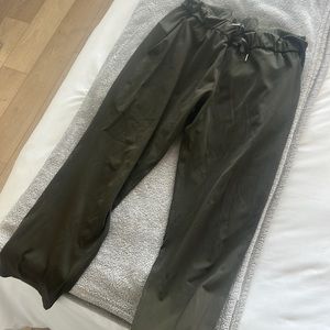 Lululemon Dark Green Women’s Pants - Size 10